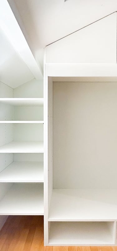 Dressing sous combles Shelfi – Courbevoie – penderie mélaminé blanc sur mesure