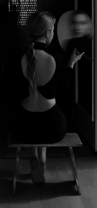 Anita Papp’s mirror-reflected self-portrait, capturing psychological distortion and the tension betw