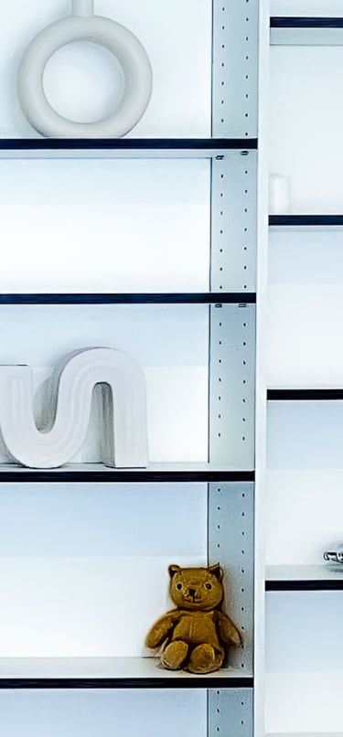 Bibliothèque Shelfi – La Garenne-Colombes – mélaminé blanc 19 mm – chants chene noirs