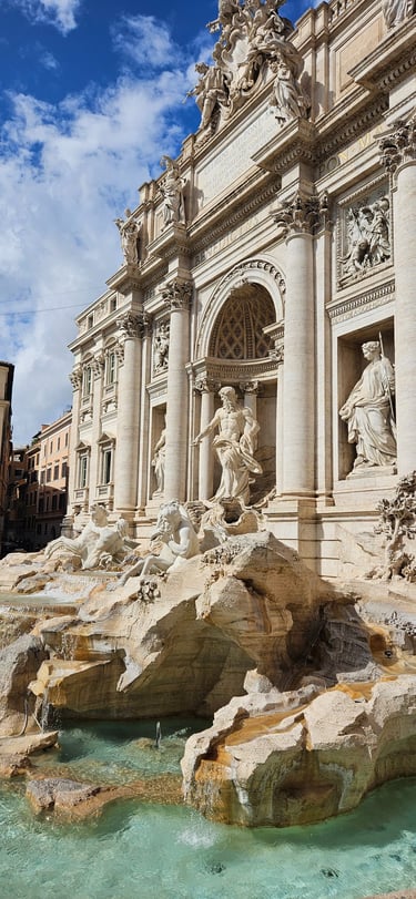 Foto tirada na Fontana de Trevi, em Roma