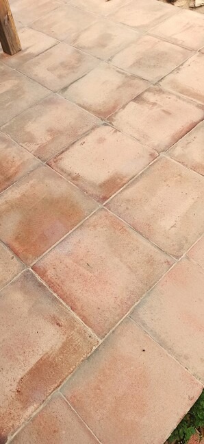 Terrasse carreaux terre cuite rosée 30x30