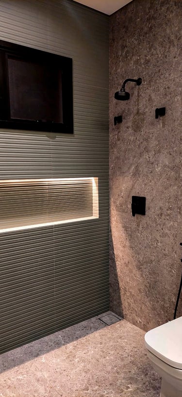 banheiro moderno espaçoso