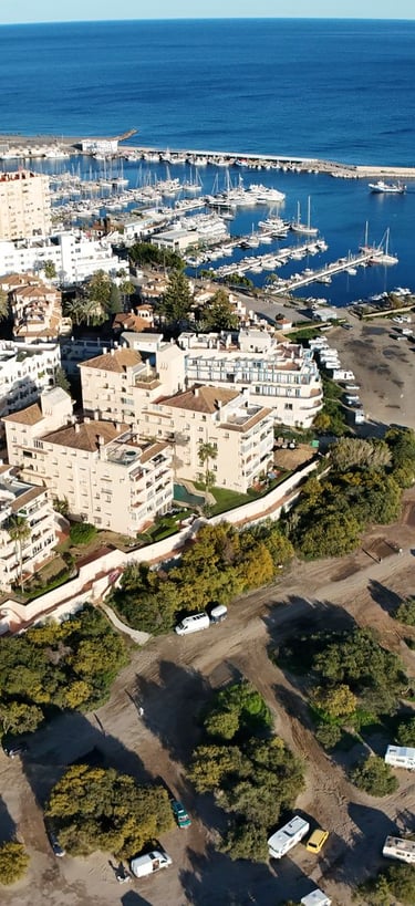 Vista aerea de Estepona zona puerto deportivo