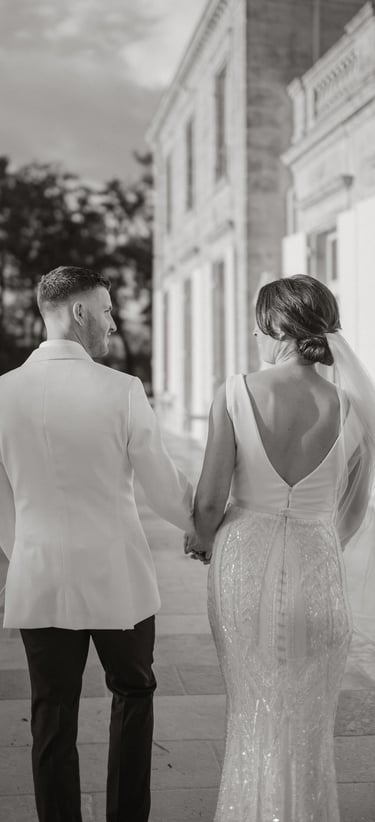 Les mariés au Château Gassies noir et blanc 