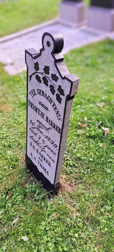 een hersteld grafmonument uit Wieuwerd door grafzorg Memoriam