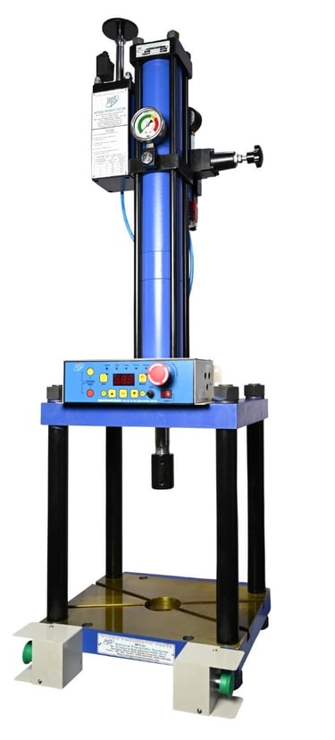 Plain 4-pillar press, hydro pneumatic press machine built by national pneumatic press machine in vasai