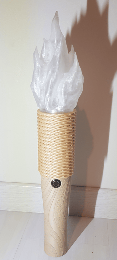 torche avec imitation d'une flamme corde torsadé manche veiné reproduisant le bois