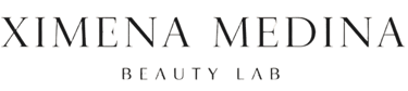 Logotipo de Ximena Medina Beauty Lab con tipografía elegante de estilo serif en color plateado