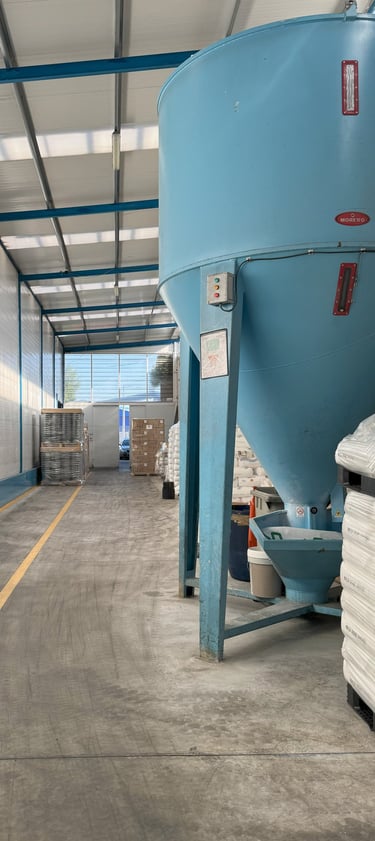 almacén de materiales plásticos