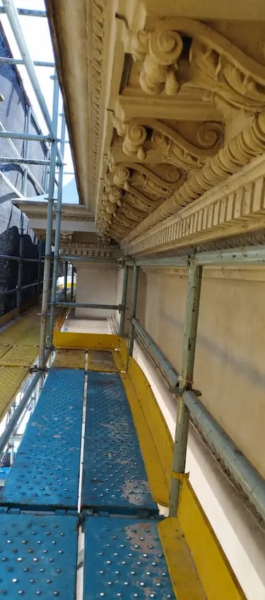 Proceso de restauración de la fachada del Jockey Club de Rosario realizado por Almapiedra.