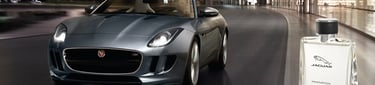 voiture et flacon de parfum