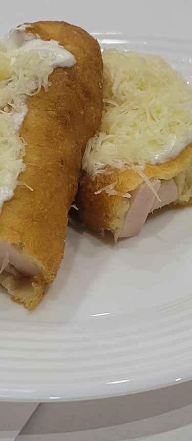 töltött lángos, virslis lángos, sonkás lángos, sonkás tejfölös lángos, virslis sajtos tejfölös