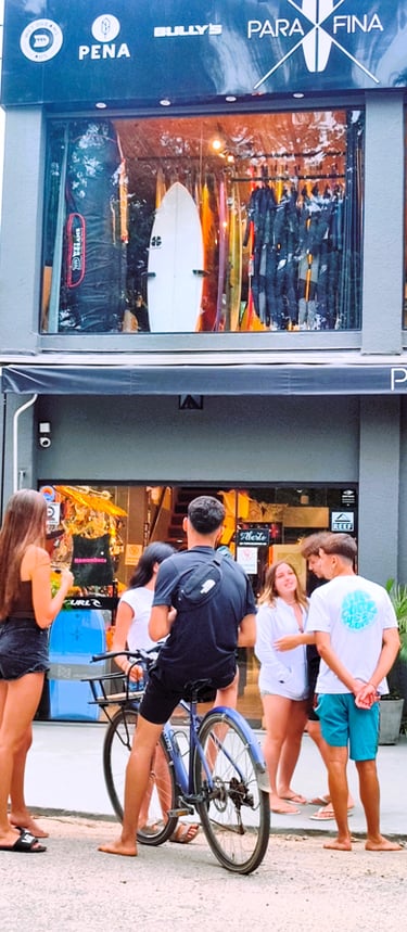 galera jovem em Itamambuca