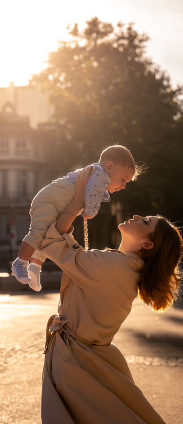 Séance photo mère fils en extérieur, immortalisant des instants de complicité et de tendresse .66