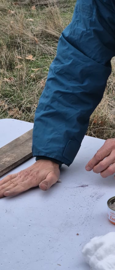 técnicas primitivas de encendido de fuego con un paño carbonizado