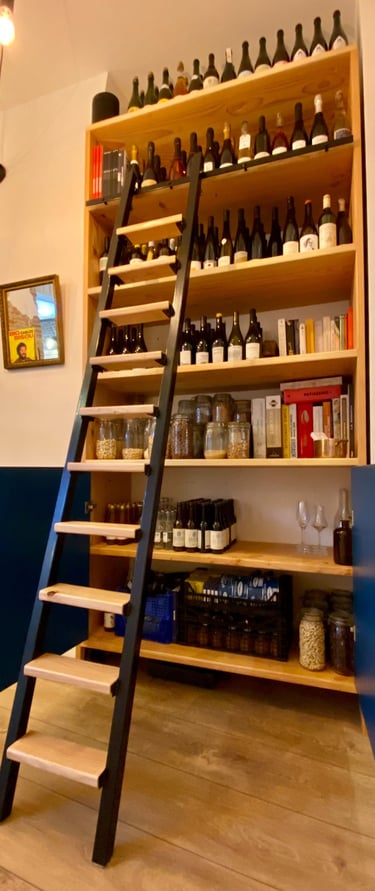 Armoire à vin échelle dépliée