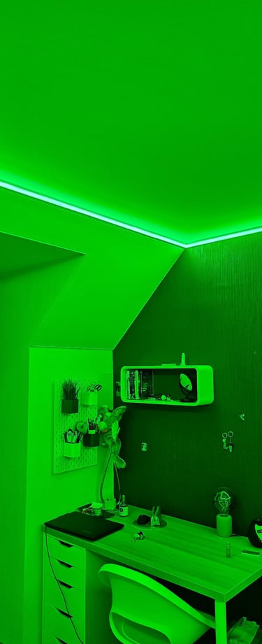 Toile textile blanc mat sur plafond et rampant avec intégration ruban led