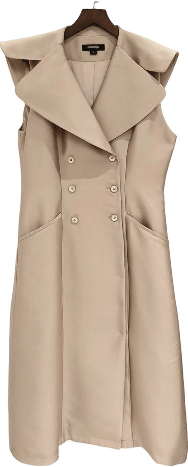 a beige coat with a collared collar and a long sleeved coat