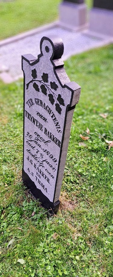 een hersteld grafmonument uit Wieuwerd door grafzorg Memoriam