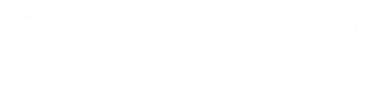 Es el logo de Master Tire mas la leyenda de "Más kilómetros, menos impacto."