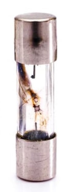 a group of fuses that are sitting on a table