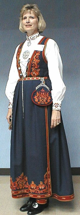 A woman in a blue bunad with red detailing