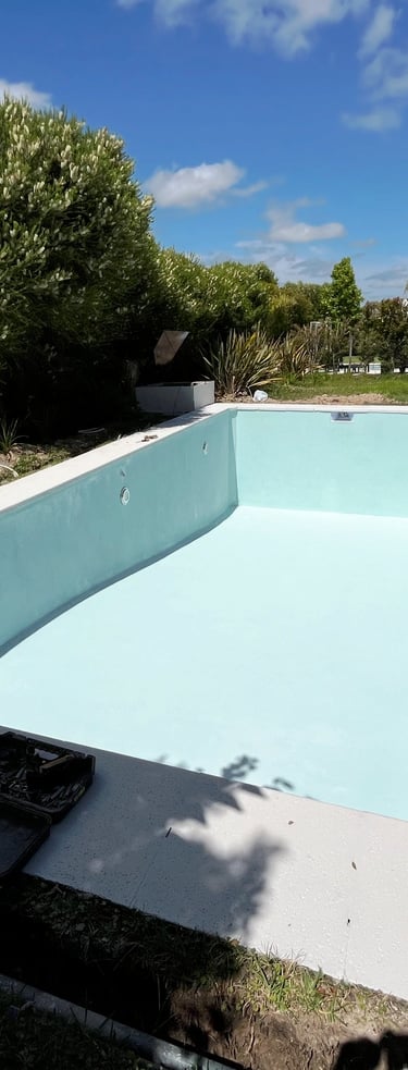 Cel/Whatsapp 15-3385-5867· REPARACIÓN DE PILETAS - RENOVACIÓN DE PISCINAS - REVESTIMIENTOS · PISCINA