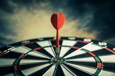 flechette dans le mille d'une cible