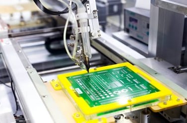 Omini: Discover the PCB manufacturing process, ensuring precision and quality.