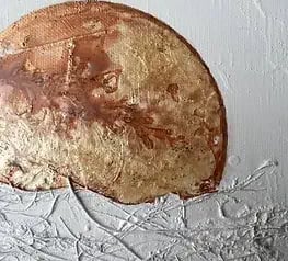 Détail blanc et doré de la toile "Douceur 1 "