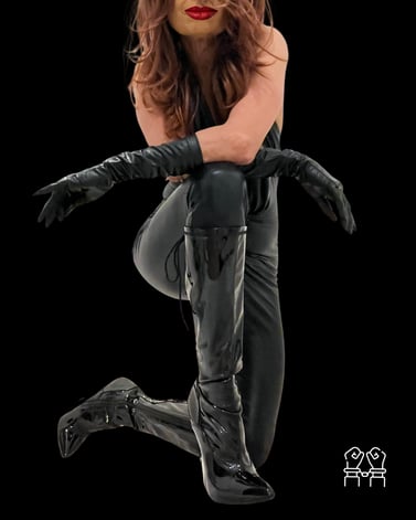 Lady Ivy Kneeling