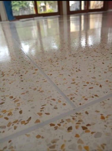 Piso granilite branco residencial