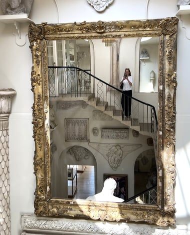 Modern interior design and fine art services