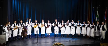 Tamburaški sastav FA Etno Siscia s vokalistima