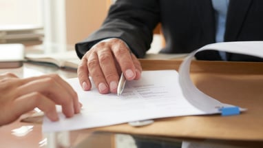 Abogados hombres maltratados