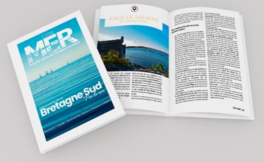 La couverture du guide Côté MER Bretagne Sud, une double page de contenu, avec la rade de Lorient