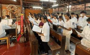 Koor Sekami Tuka di Paroki Tuka Hari Anak Misioner 2023