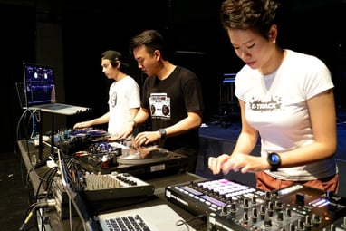 E-TracX DJ School Student Sharon Yeap Sha Turntablism Controllerism Esplanade Showcase