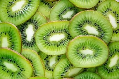 Layers of sliced kiwi lying on each other