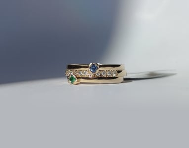 14k auksinių žiedų rinkinys, puošti deimantais, safyrais, smaragdais