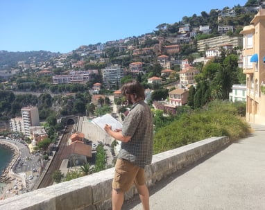 City sketcher Evgeny Bondarenko in France
