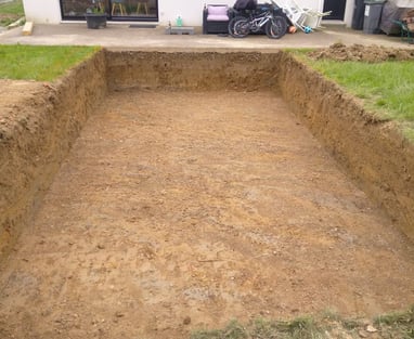 réalisation d'un terrassement pour une piscine suivant les plans du client