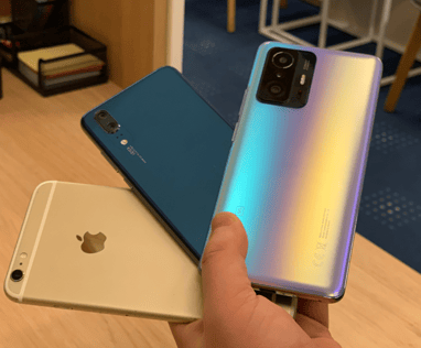 trys telefonai
