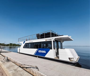 Vandens turizmas pamario krašte su laivu Eduka