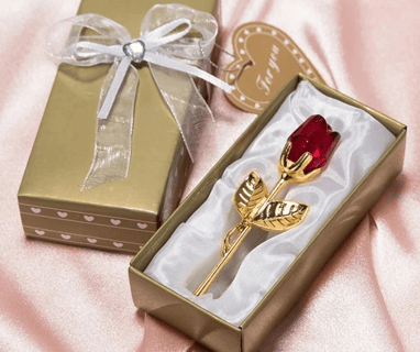 Coffret rose artificelle dorée