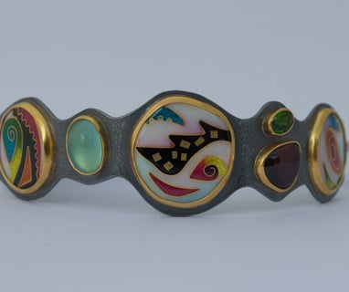 Cloisonné and gemstone bracelet, with 22k, 24k gold