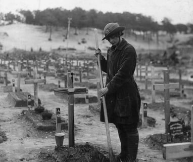 gazonnier nettoyer tombes cimetière maritime sépulture royan guerre mondiale bombardement