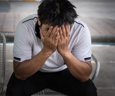 En 2021 en España hubo 4.003 suicidios. El 74,5% de los suicidios fueron de hombres.
