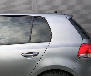 Šoninių ir galinių automobilių stiklų tamsinimas