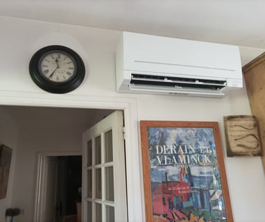 Reversible air to air heat pump.